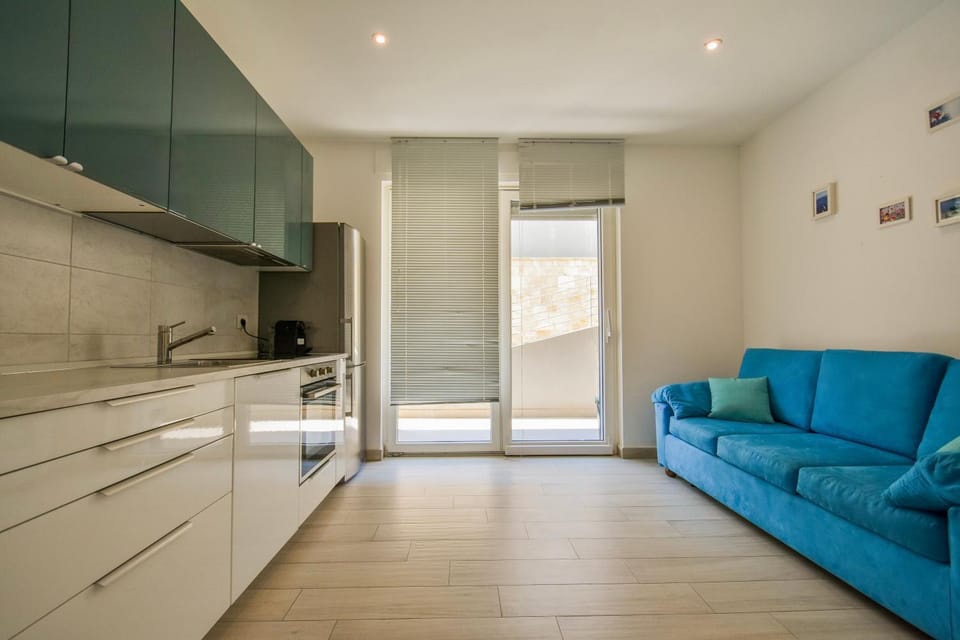 Coffee/tea facilities, Balcony/Terrace, Kitchen or kitchenette, Living room, Seating area, oven, stove