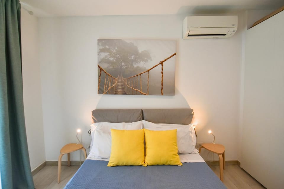 Bed, Bedroom, air conditioner