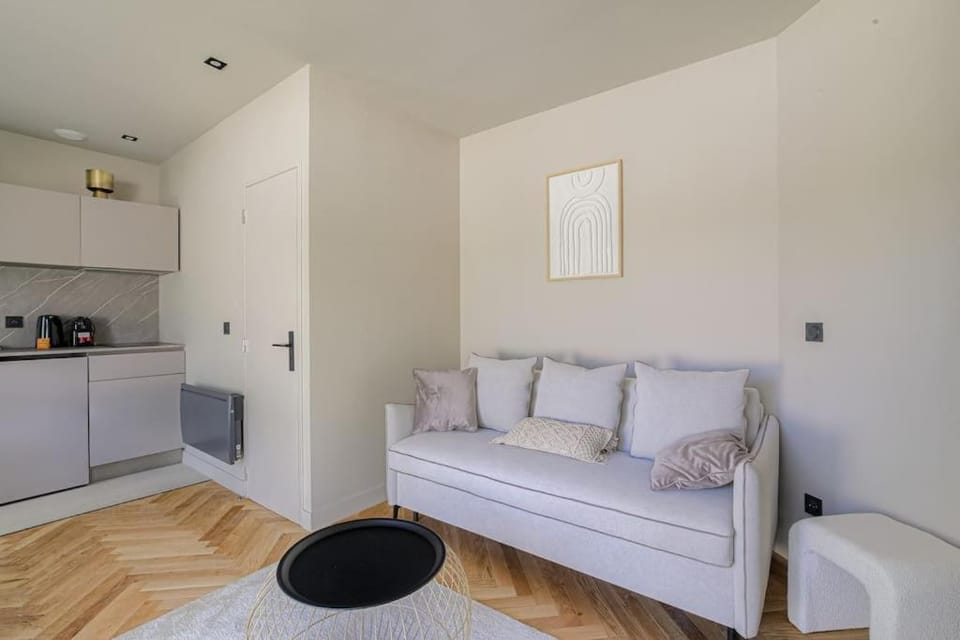 Petit studio compact et moderne, Écully Apartment in Lyon