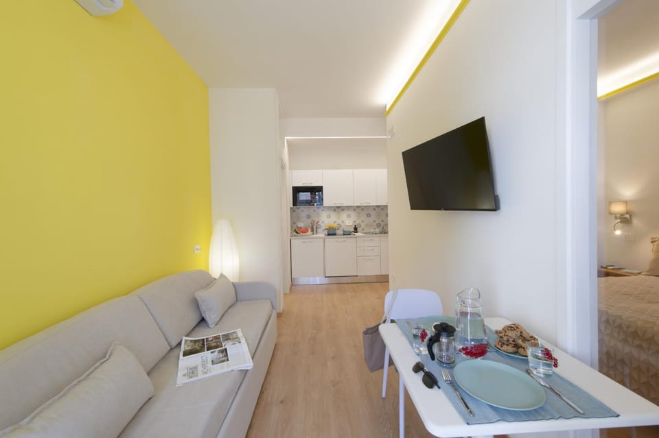 Kitchen or kitchenette, Living room, Dining area