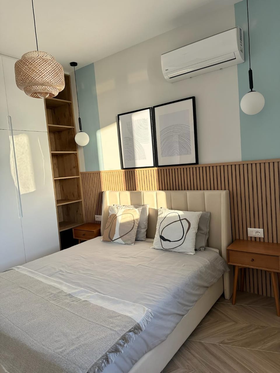 Bed, Seating area, Bedroom