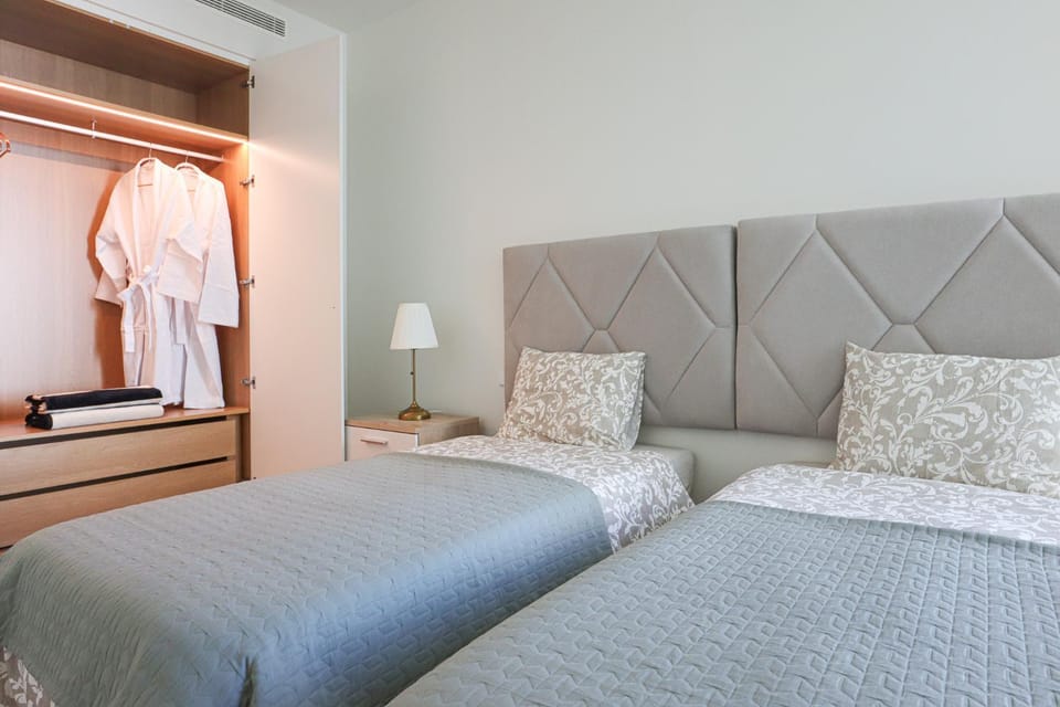 Bed, Photo of the whole room, Bedroom, towels, air conditioner