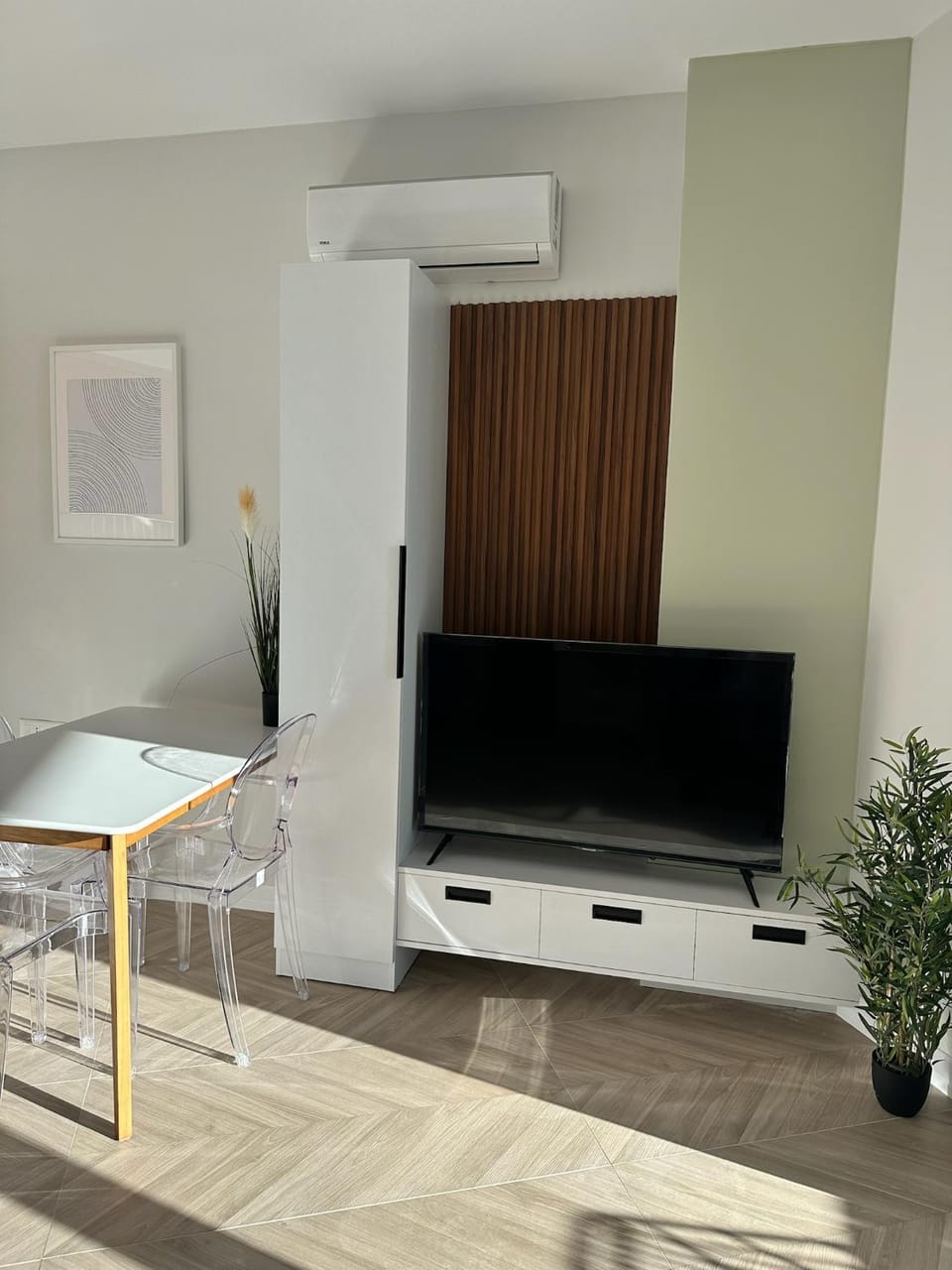 Communal lounge/ TV room, TV and multimedia, Living room, Evening entertainment