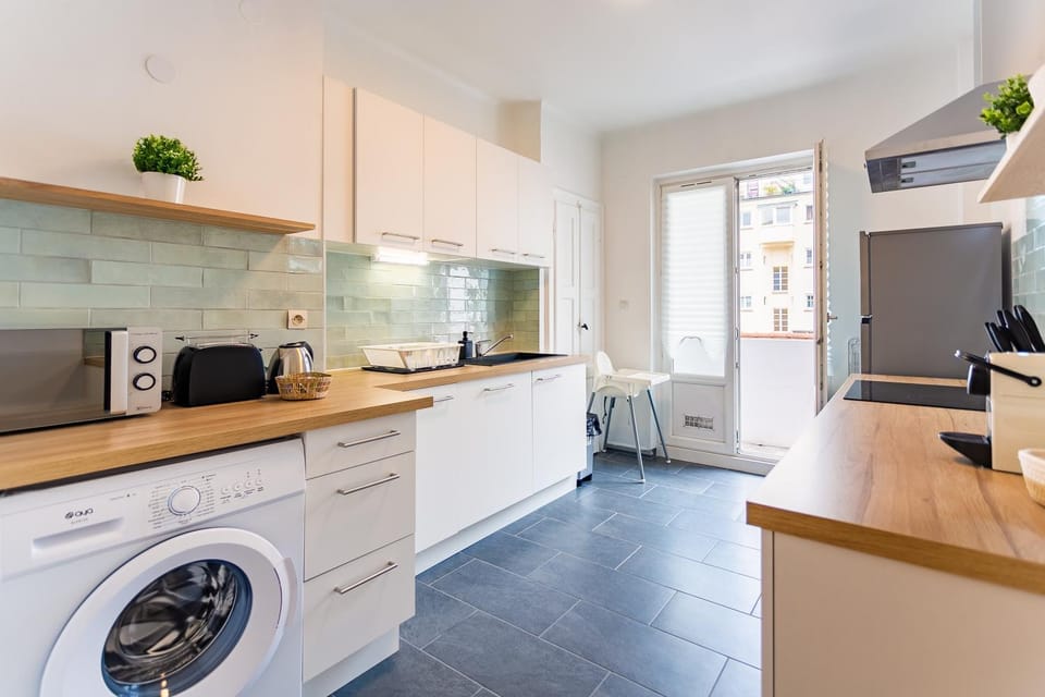 Kitchen or kitchenette