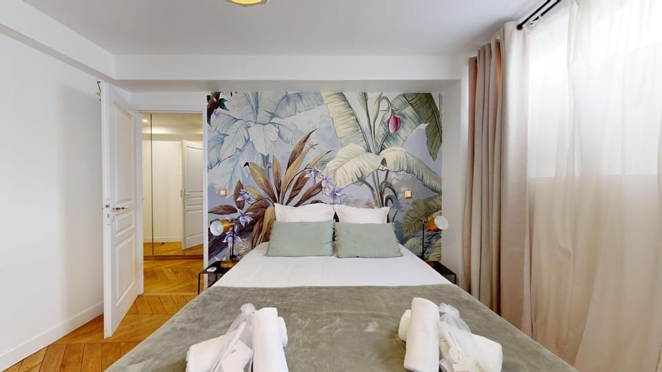 Bed, Bedroom, towels
