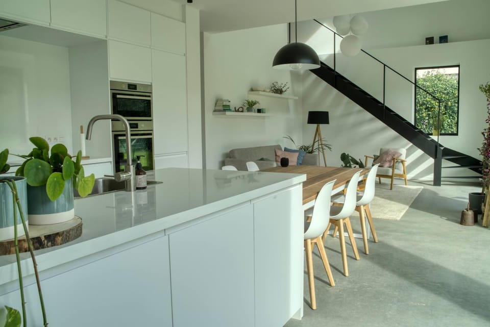 Kitchen or kitchenette, Seating area, Dining area