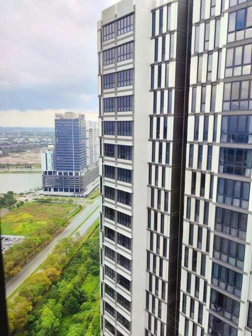 2802 Meridin Sovo Couple Legoland Netflix BySTAY Apartment in Johor