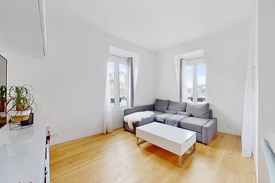 Bed, Living room, Photo of the whole room, Bedroom