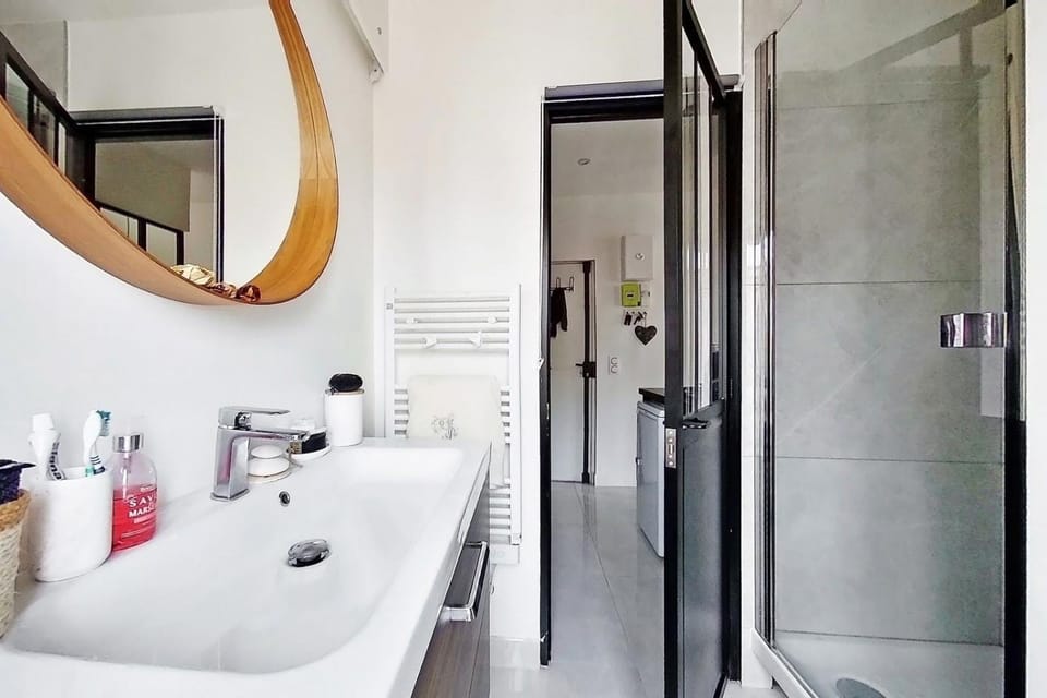 Shower, Bathroom, towels