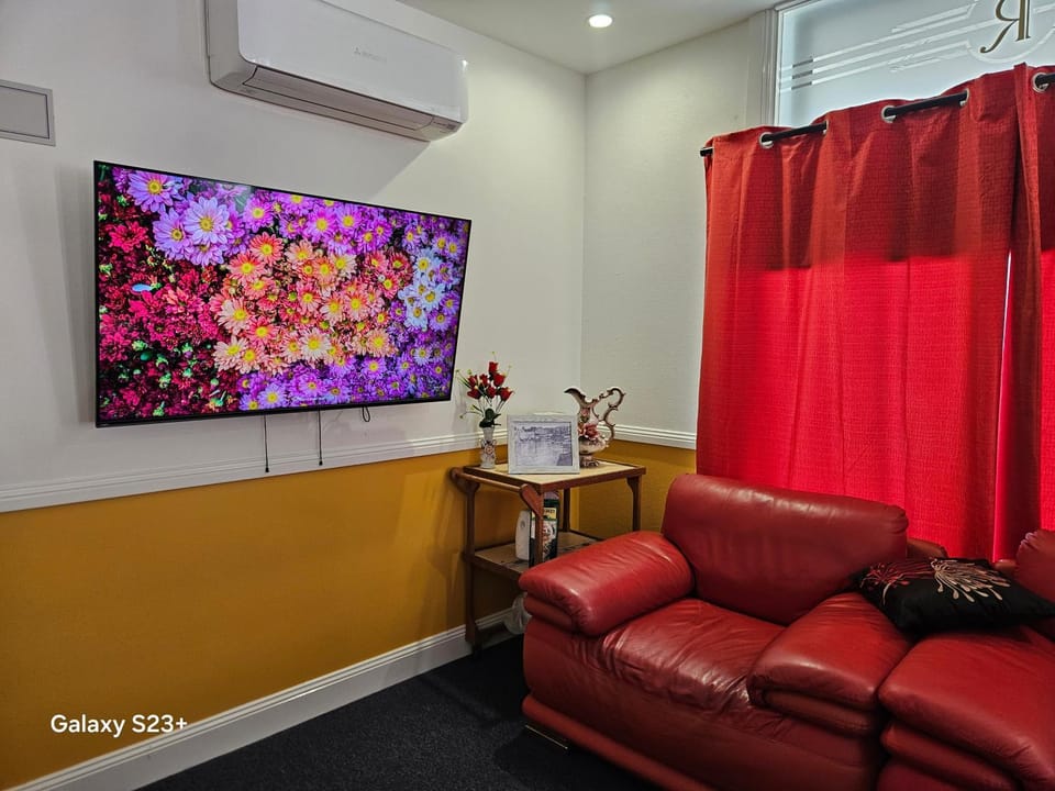 Communal lounge/ TV room, air conditioner