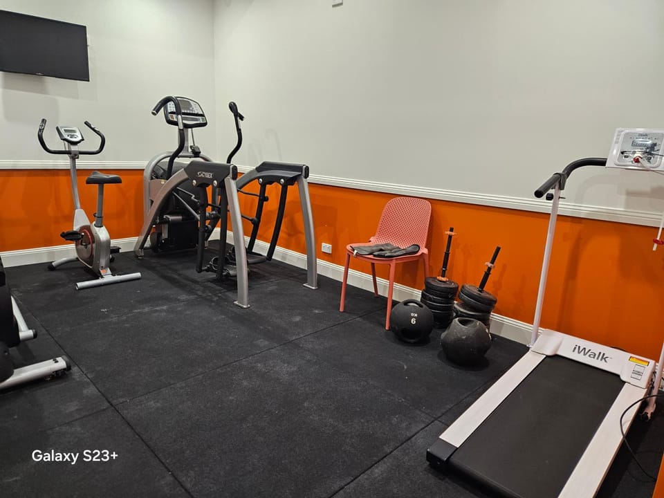 Fitness centre/facilities, air conditioner