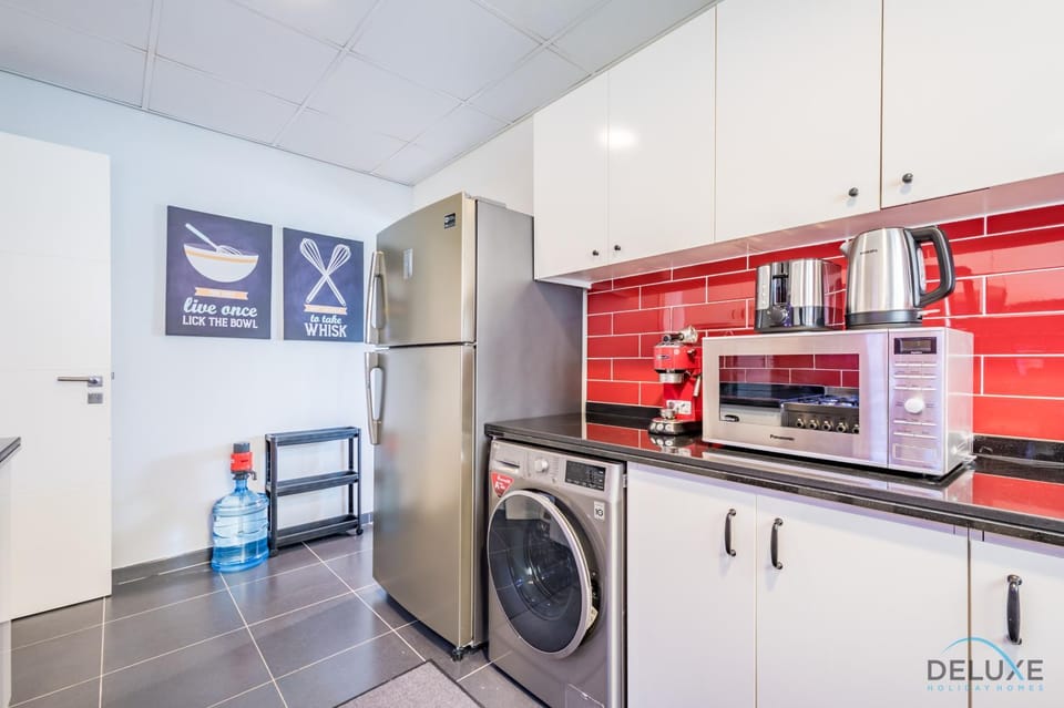 Coffee/tea facilities, Kitchen or kitchenette, oven, stove, toaster, washing machine