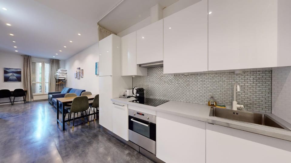 Kitchen or kitchenette, Living room, Seating area, Dining area, dishwasher
