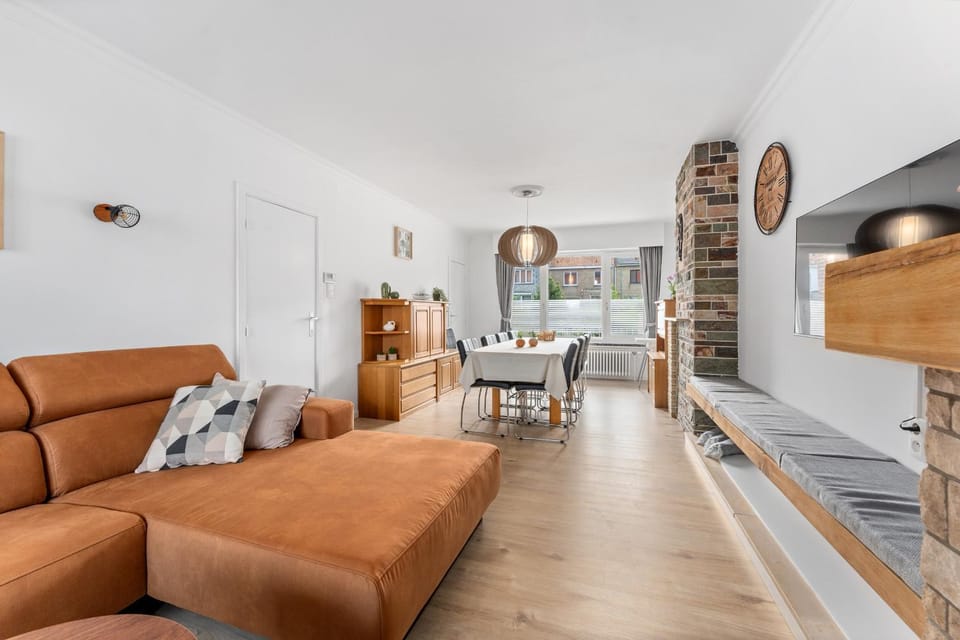 TV and multimedia, Living room, Seating area, Dining area, Evening entertainment
