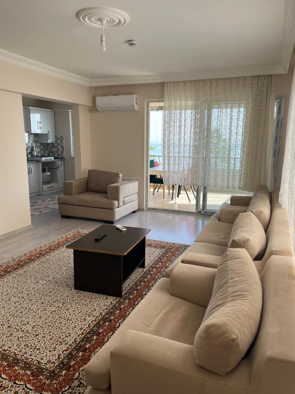 TV and multimedia, Living room, Seating area, Dining area