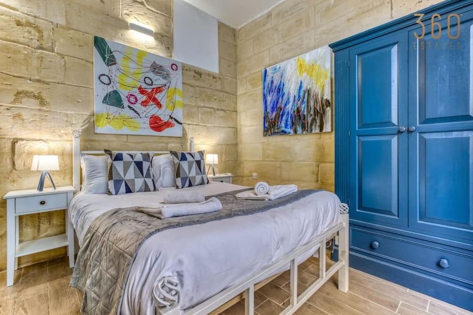 Bed, Photo of the whole room, Bedroom, wardrobe