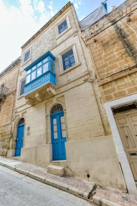 Property building, Day, Neighbourhood, Street view