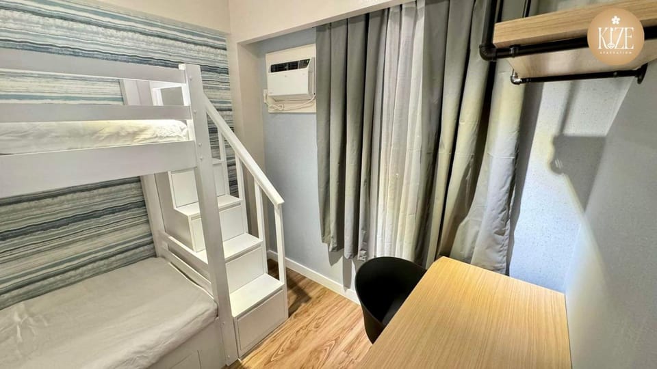 Bedroom, bunk bed