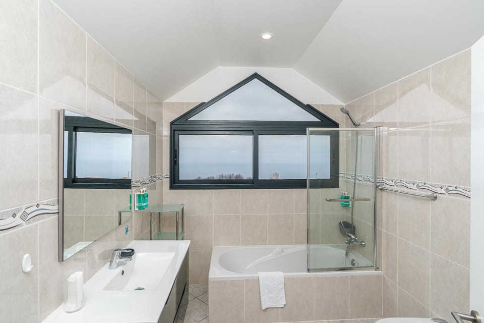 Shower, Bathroom, Bath, towels