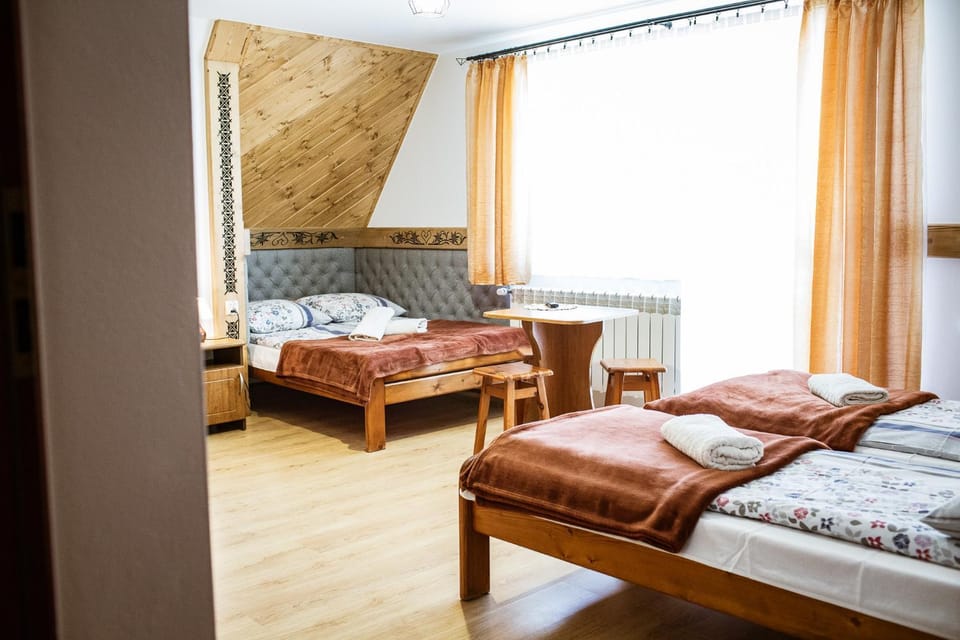 Bed, Photo of the whole room, Seating area, Bedroom