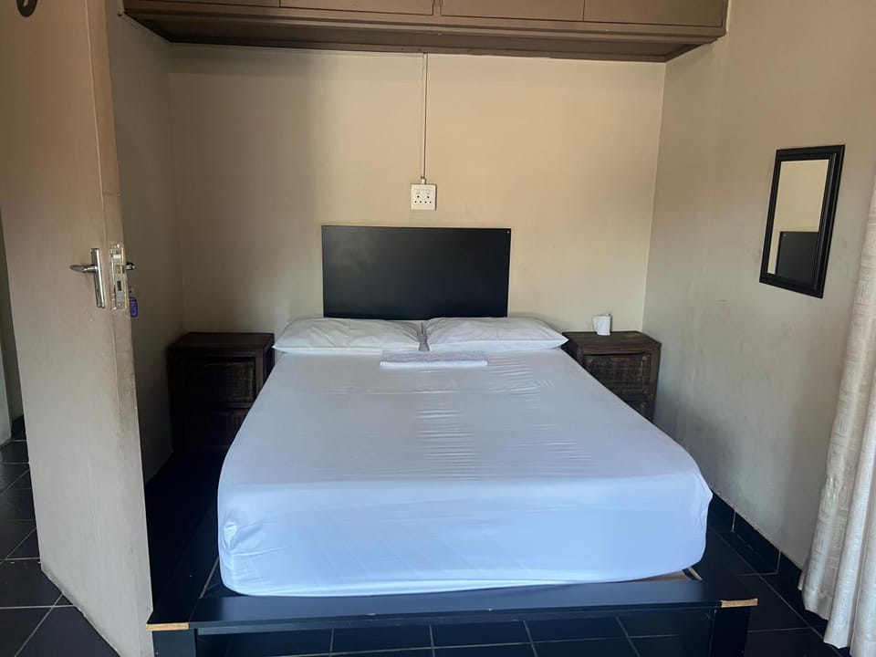 Shower, Toilet, Bed, Bathroom, Other, Photo of the whole room, Bedroom, internet