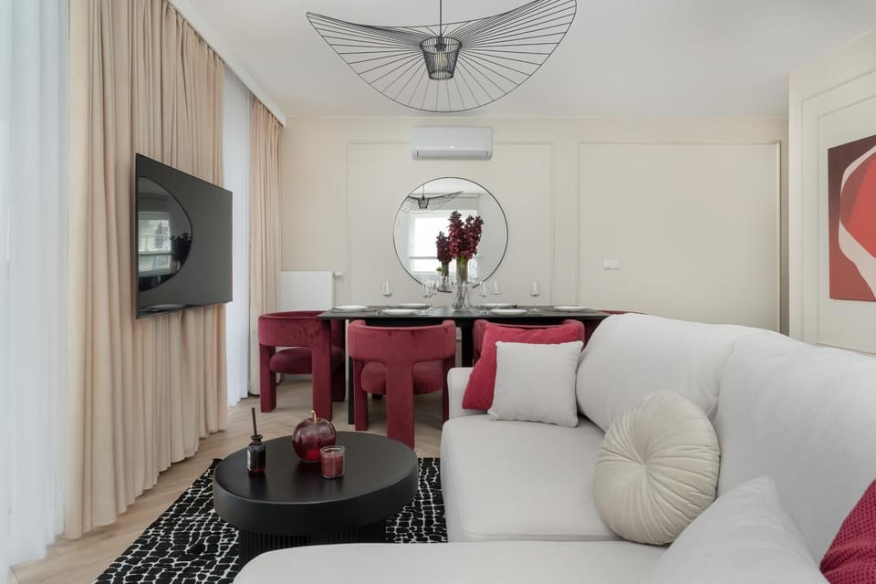 TV and multimedia, Living room, Seating area, Dining area, air conditioner
