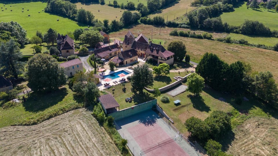 Property building, Neighbourhood, Natural landscape, Bird's eye view, Pool view, Swimming pool