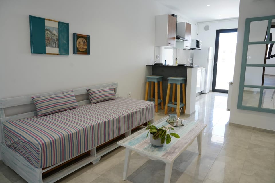Kitchen or kitchenette, Living room, Photo of the whole room, Seating area, Dining area