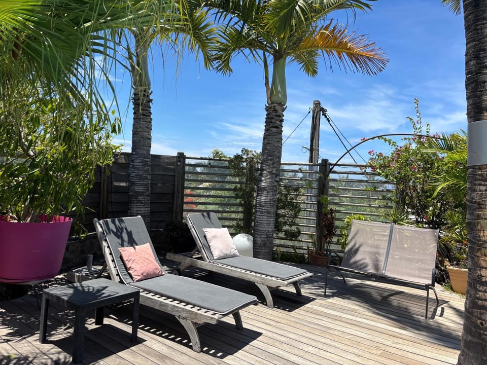 Belle villa avec piscine à 2 pas du lagon Villa in Saint-Paul