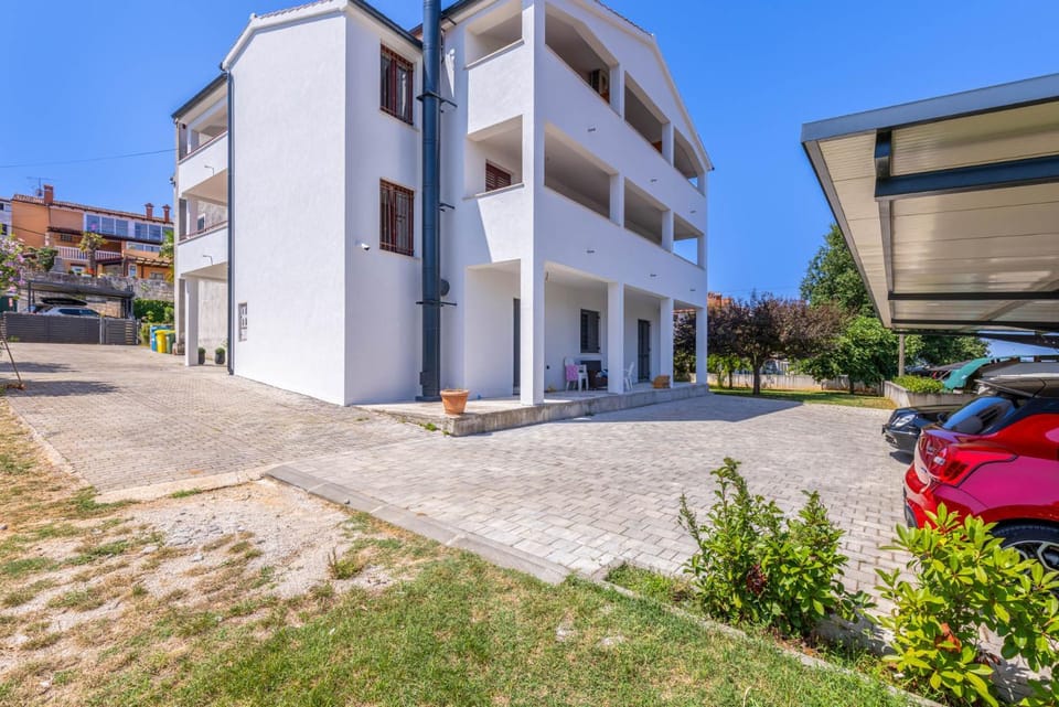 Property building, Day