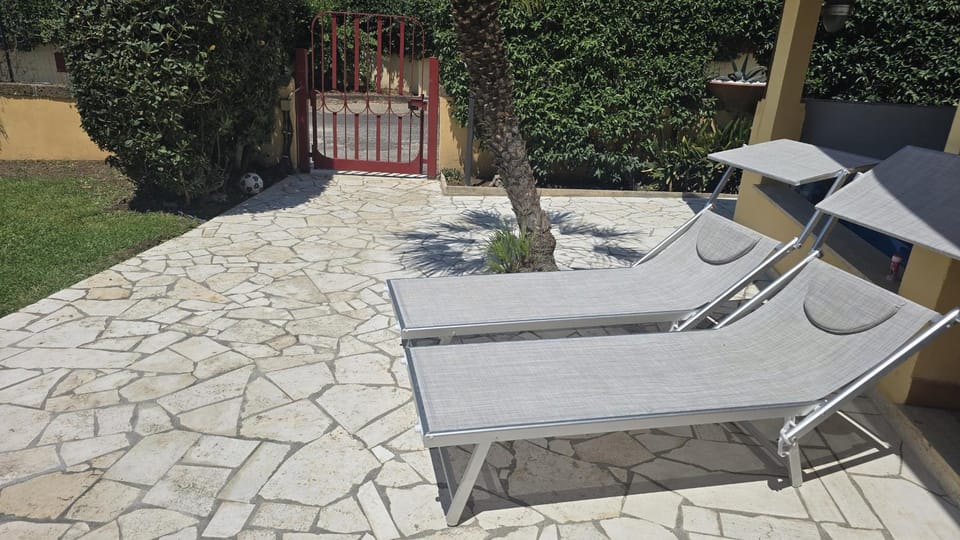 Patio, Garden, Seating area, sunbed