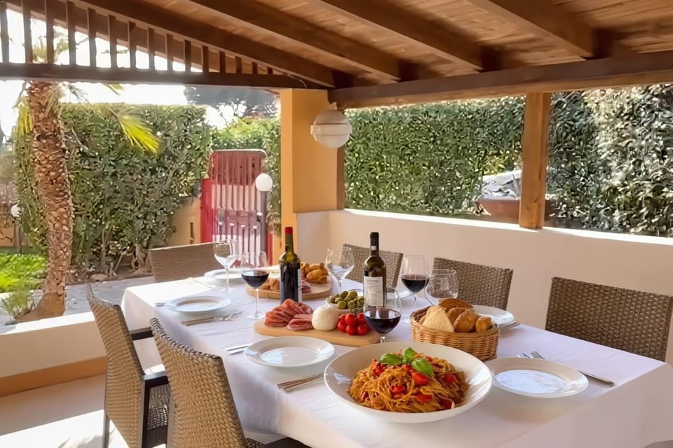 Patio, Garden, Seating area, Dining area