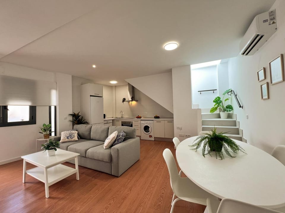 TV and multimedia, Kitchen or kitchenette, Living room, Dining area, air conditioner