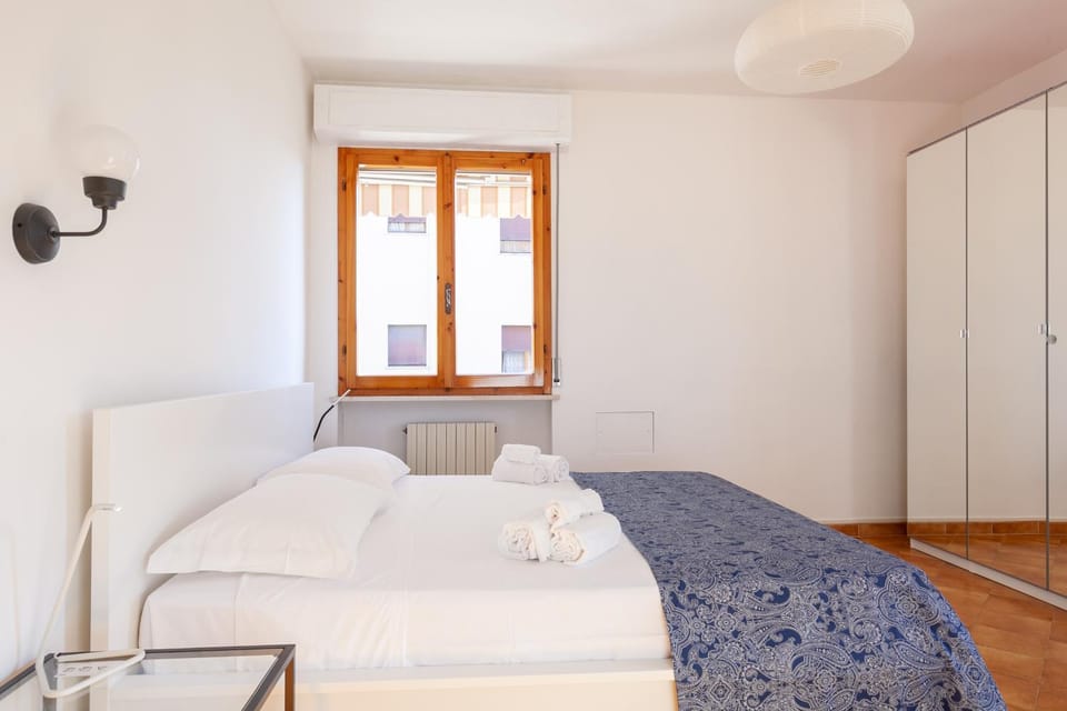 Bed, Bedroom, towels, wardrobe