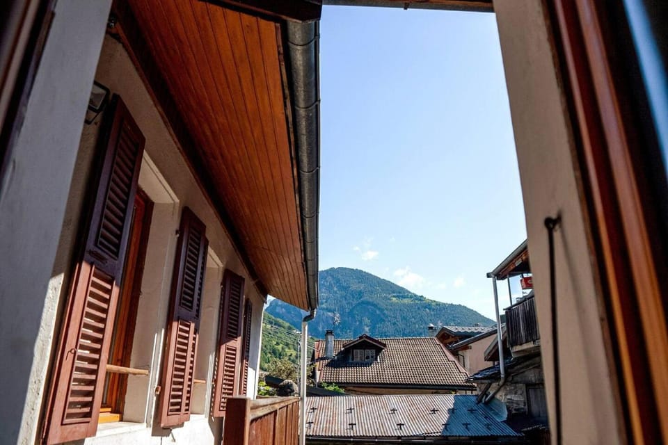 Balcony/Terrace, Mountain view