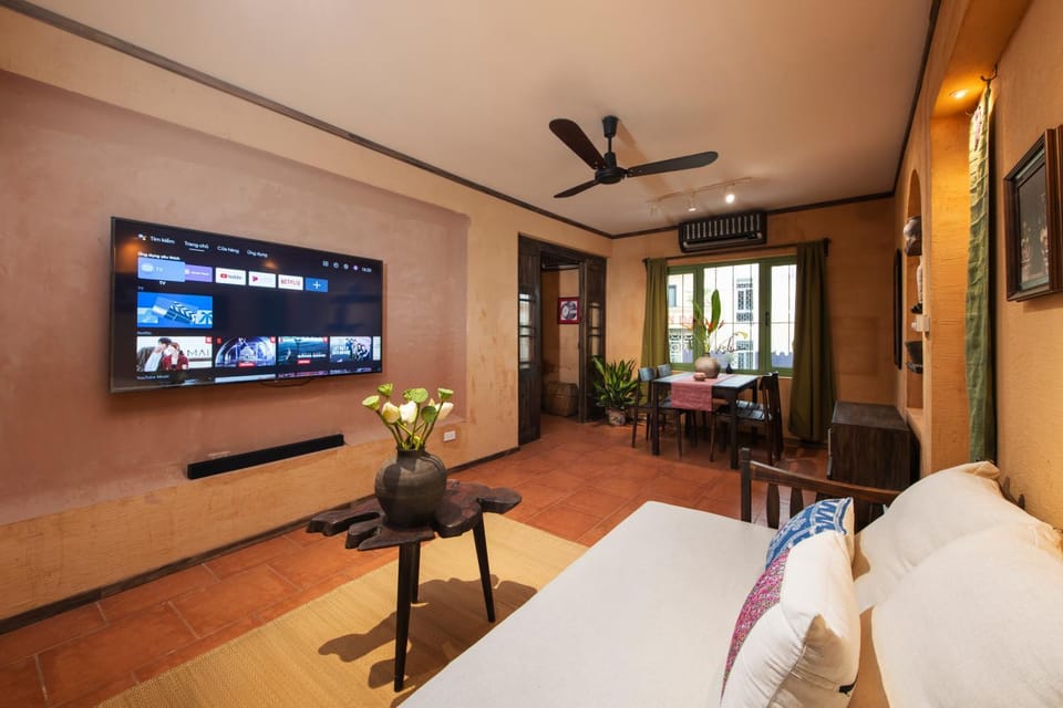 Communal lounge/ TV room, TV and multimedia, Photo of the whole room, Seating area, Evening entertainment, Evening entertainment, Bedroom, air conditioner