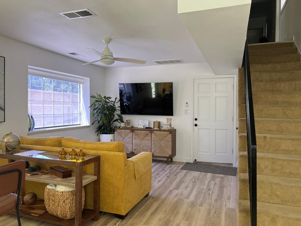 Updated & Spacious 2 BR with Free WiFi Apartment in Oroville