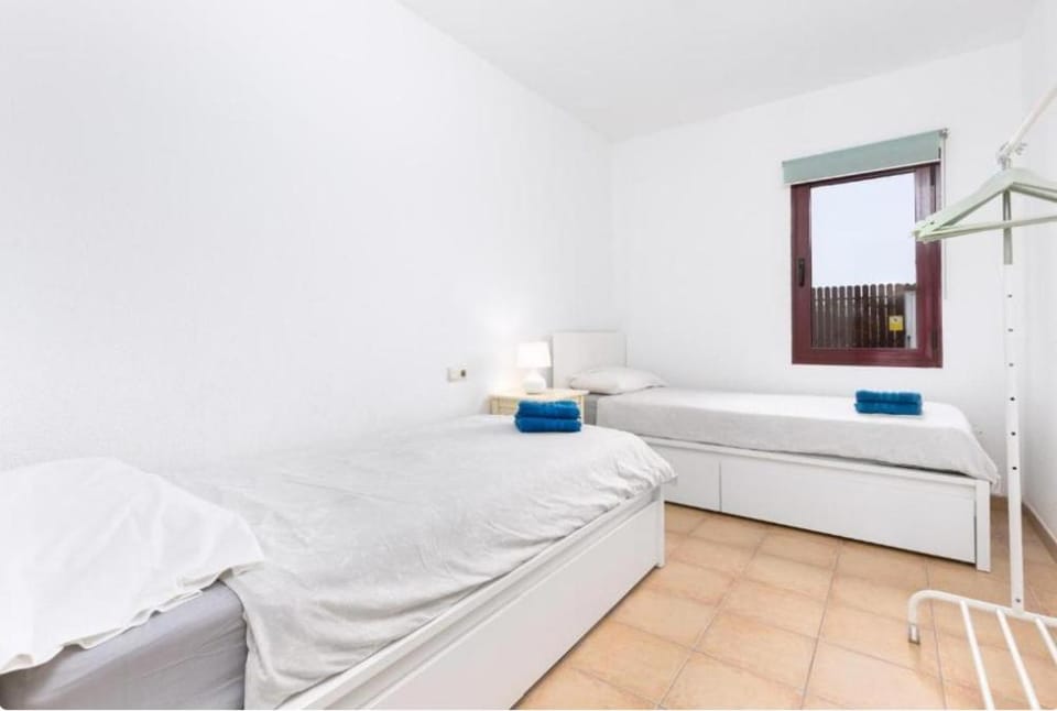 Bedroom, towels