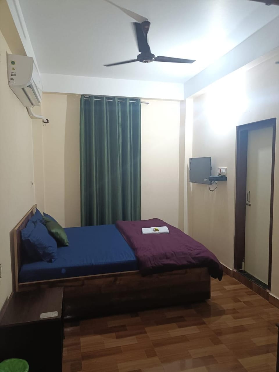 Bed, TV and multimedia, Photo of the whole room, Bedroom, air conditioner