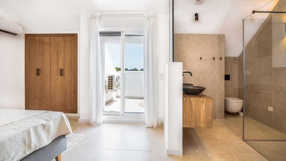 Toilet, Bed, Bedroom