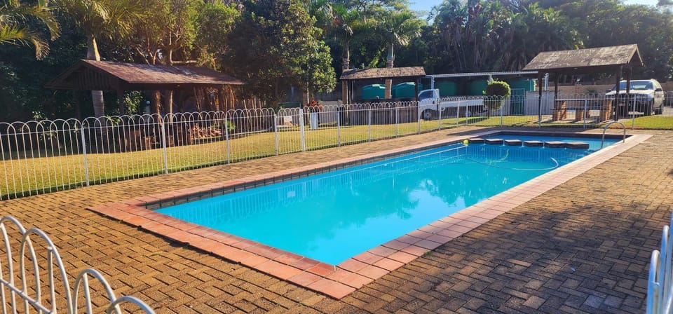 Property building, Garden, Swimming pool