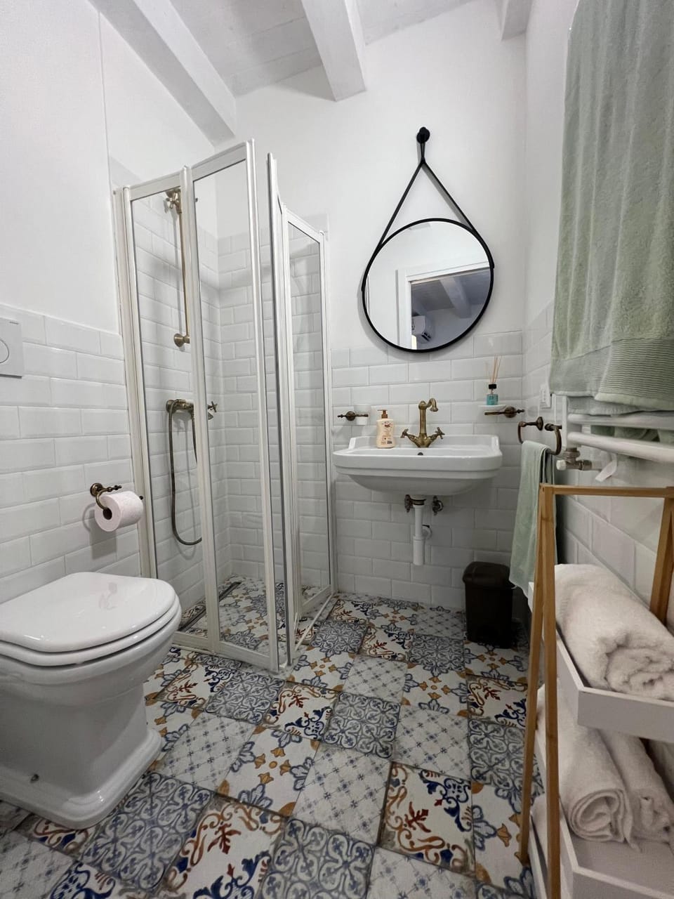 Shower, Toilet, towels
