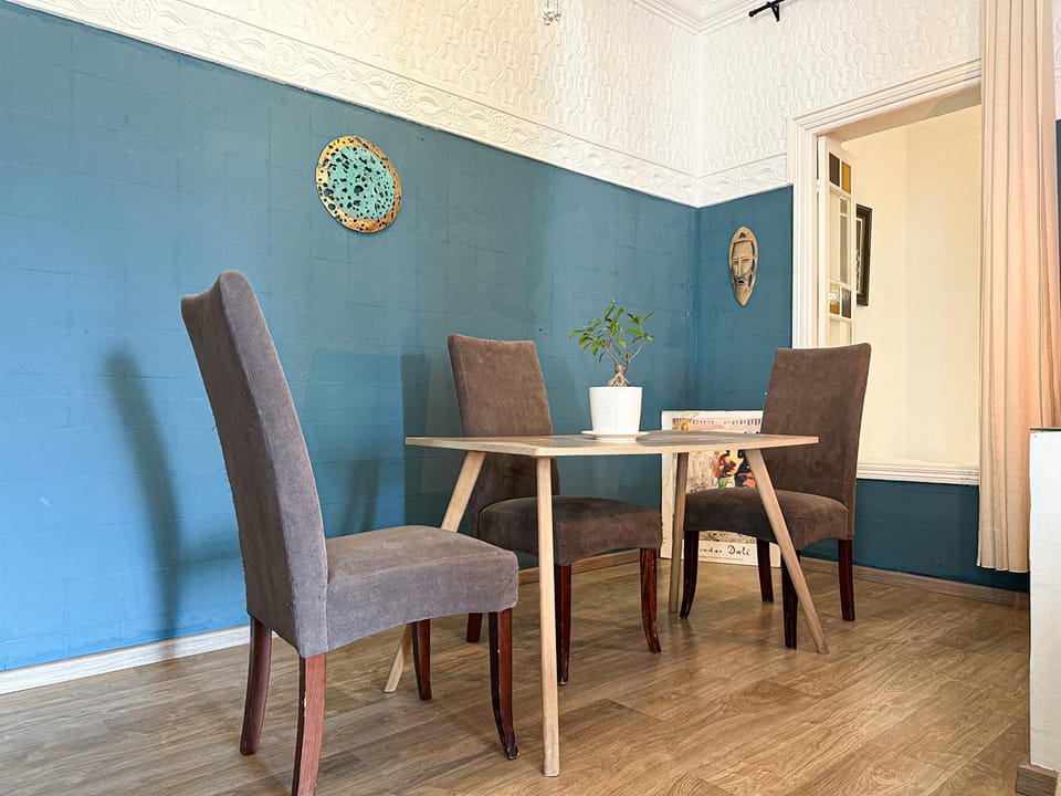 Seating area, Dining area
