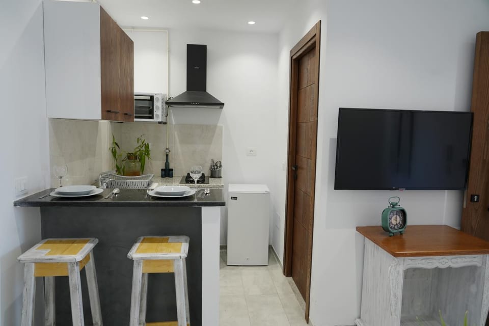 TV and multimedia, Kitchen or kitchenette, Dining area, minibar, oven, stove