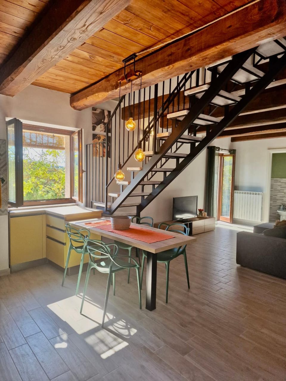 Kitchen or kitchenette, Living room