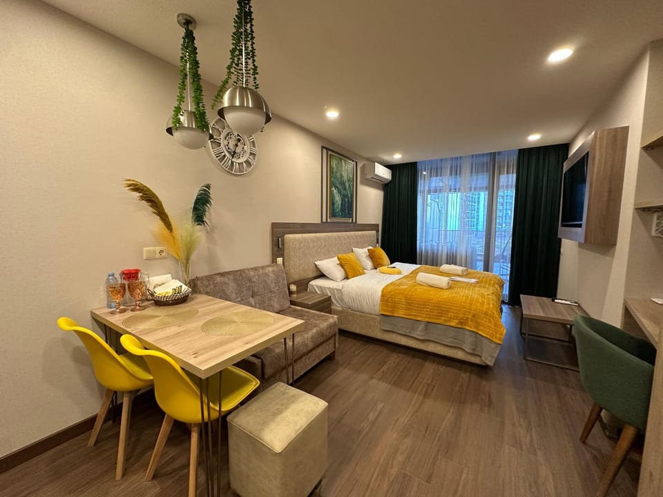 Bed, Photo of the whole room, Seating area