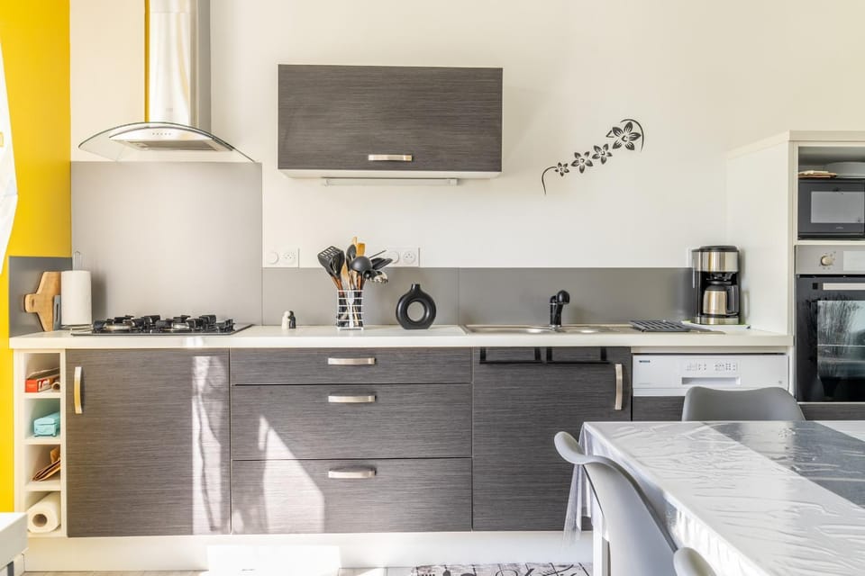 Kitchen or kitchenette, Living room