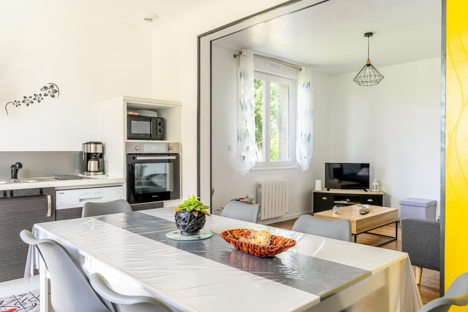 Property building, Kitchen or kitchenette, Living room