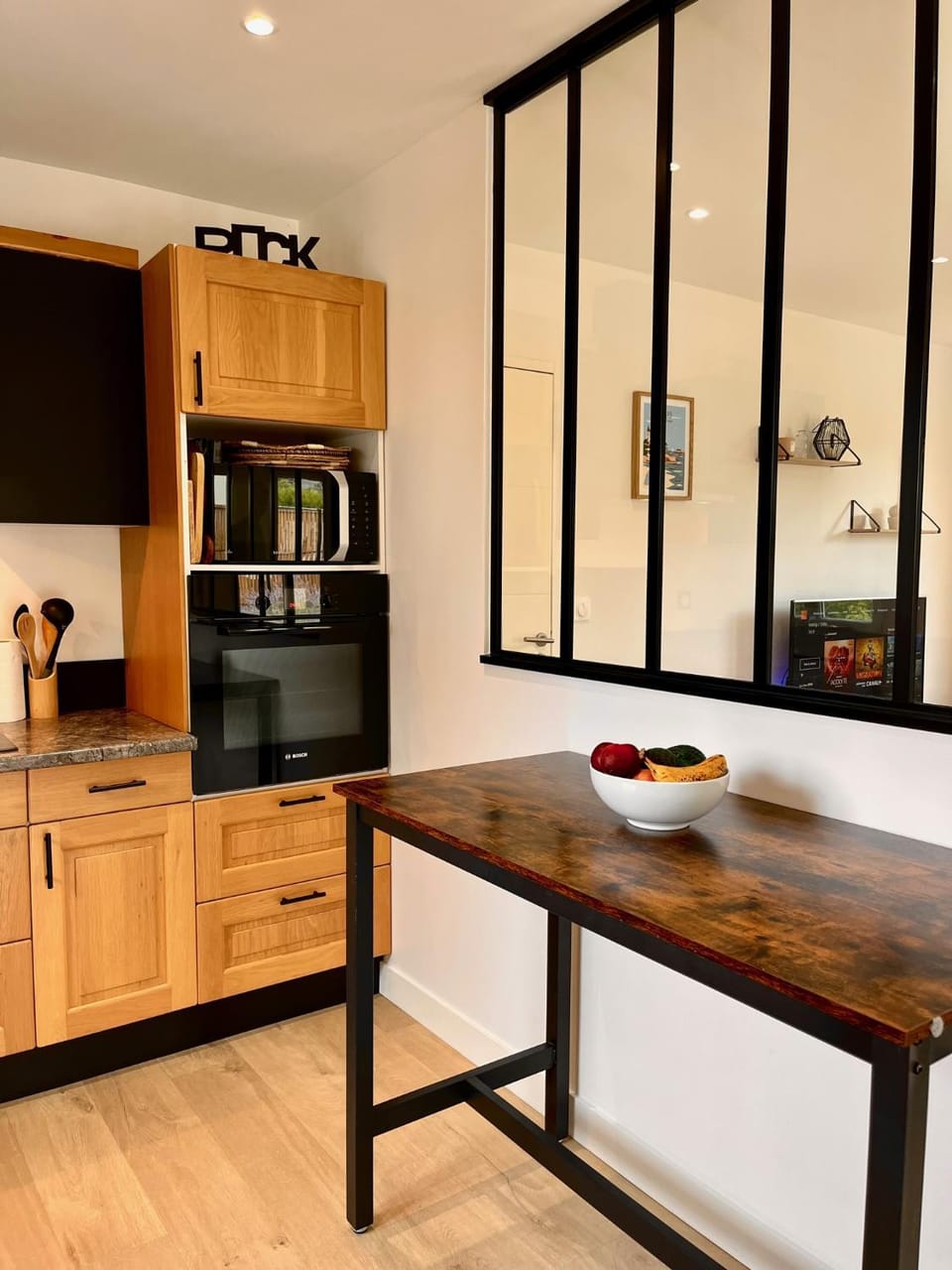 Kitchen or kitchenette, oven