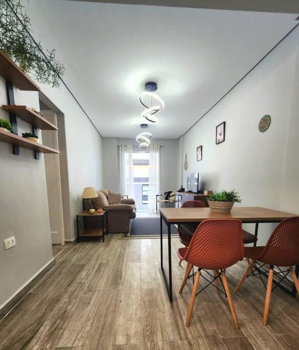 Belo Apto no Gonzaga - uma quadra da praia Apartment in Santos